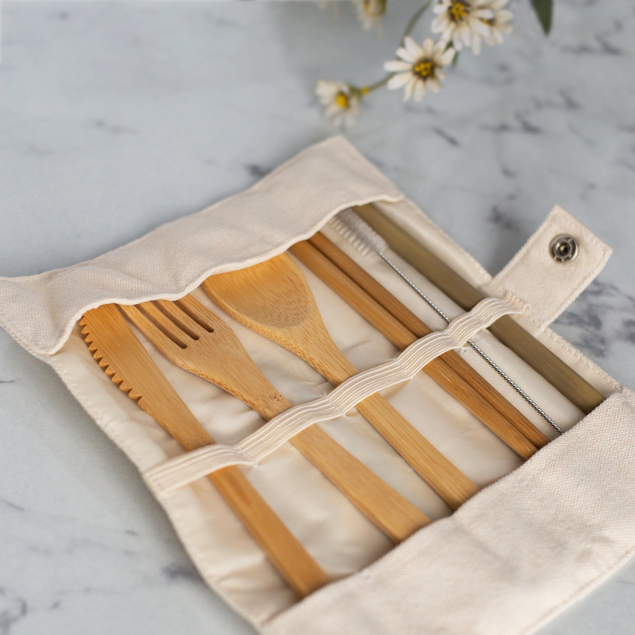 https://shop.freetheocean.com/cdn/shop/products/fto-custom-bamboo-utensil-set-1.jpg?v=1679942486